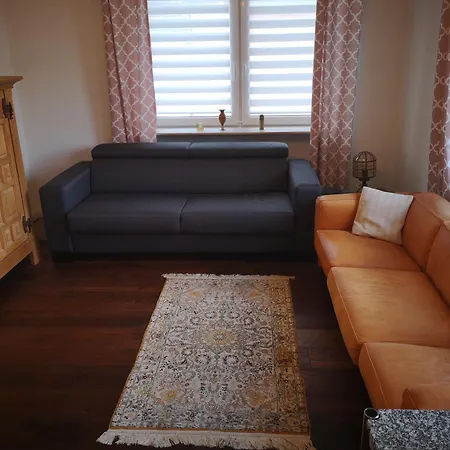 Centrally Located Spacious Flat Close To Rhine דירה *