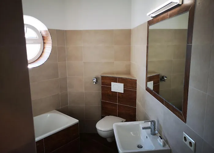 Centrally Located Spacious Flat Close To Rhine Lejlighed *